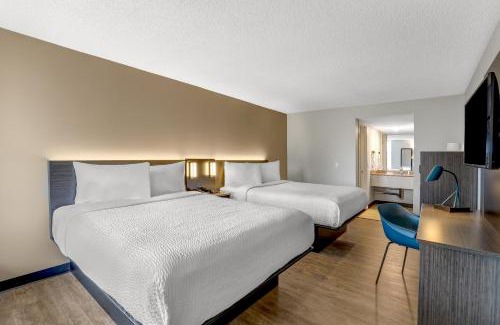 Brooks Hotel | Motel 6 Brooks AB