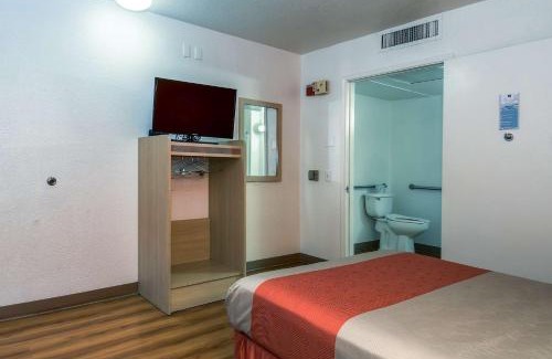 Corona Hotel | Motel 6-Corona, CA