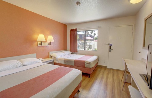 Corona Hotel | Motel 6 Corona, CA