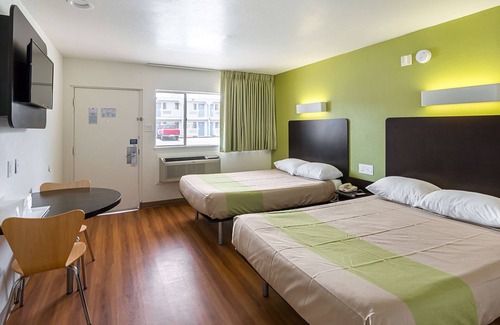 Biggs Field Hotel | Motel 6 El Paso, TX - Airport - Fort Bliss