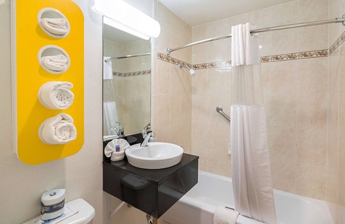 Biggs Field Hotel | Motel 6 El Paso, TX - Airport - Fort Bliss