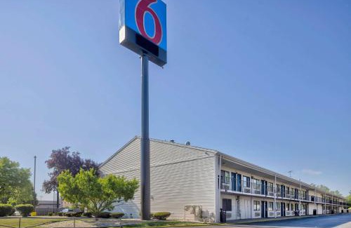 Hammond Hotel | Motel 6-Hammond, IN - Chicago Area