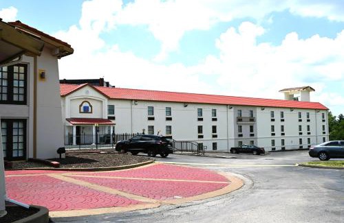 Hazelwood Hotel | Motel 6-Hazelwood, MO