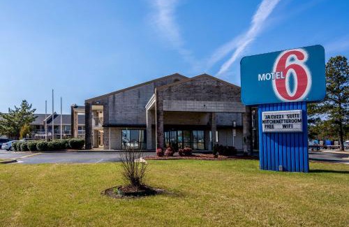 Kenly Hotel | Motel 6-Kenly, NC