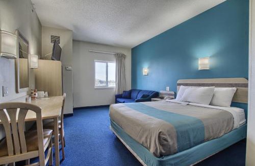 Westminster Hotel | Motel 6-London, ON - Ontario
