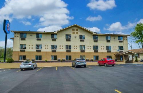 Williamsport Hotel | Motel 6-Montoursville, PA - Williamsport