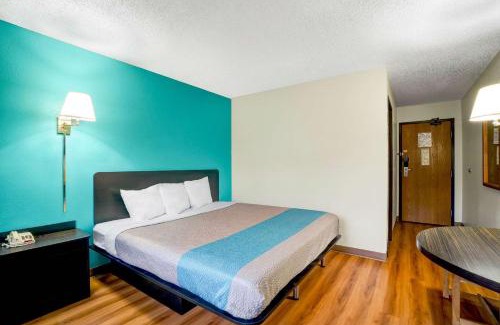 Williamsport Hotel | Motel 6-Montoursville, PA - Williamsport