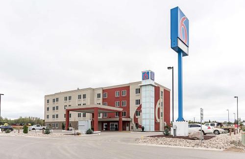 Moosomin Hotel | Motel 6-Moosomin, SK