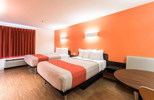 Moosomin Hotel | Motel 6-Moosomin, SK