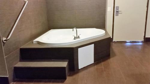 Anaheim Hills Hotel | Motel 6-Orange, CA - Anaheim