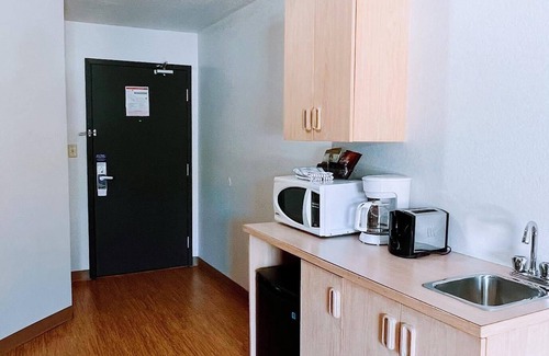 Regina Hotel | Motel 6 Regina, SK