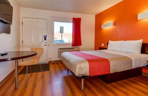 La Sierra Hotel | Motel 6-Riverside, CA - South
