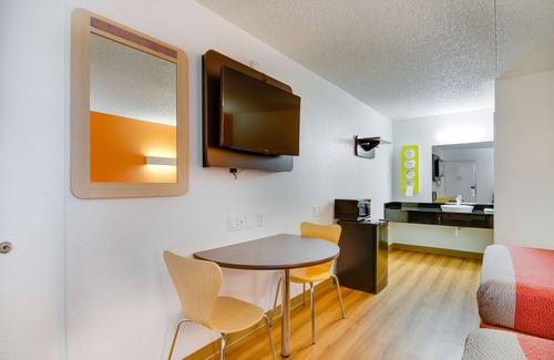 Salina Hotel | Motel 6 Salina, KS