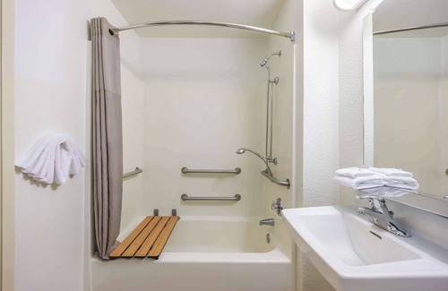 SeaTac Hotel | Motel 6 Seattle, WA - Sea-Tac Airport South