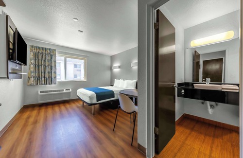 SeaTac Hotel | Motel 6 Seattle, WA - Sea-Tac Airport South