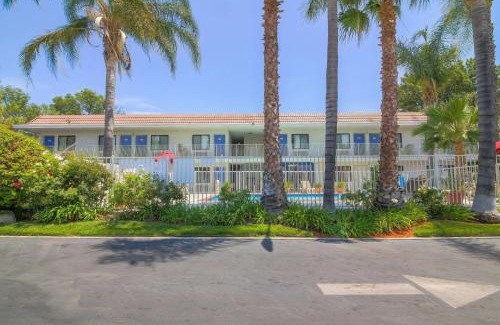 Simi Valley Hotel | Motel 6-Simi Valley, CA