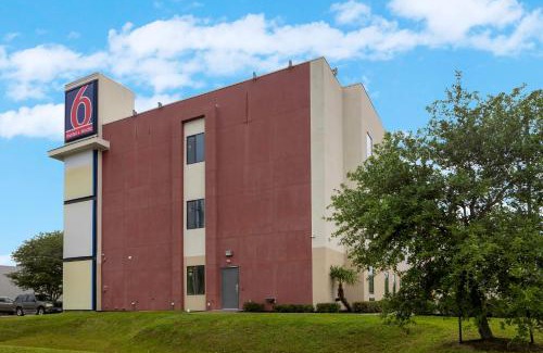 Texas City Hotel | Motel 6 Texas City I-45