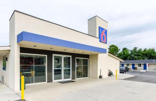 Troutville Hotel | Motel 6-Troutville, VA