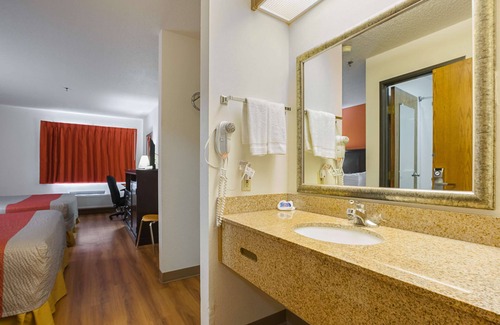 Waterloo Hotel | Motel 6 Waterloo, IA - Crossroads Mall - Cedar Falls