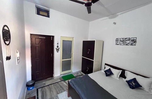 Tapovan House | Motel ∙ 8 guests