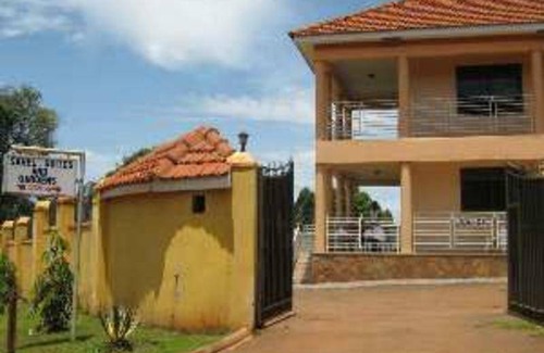 Munyonyo House | Motel ∙ 8 guests