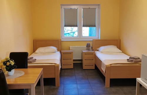 Neumuenster House | motel am Outletcenter