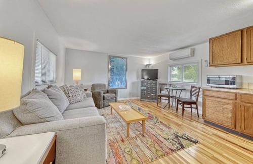 Fennville Apartment | Motel Apartment E
