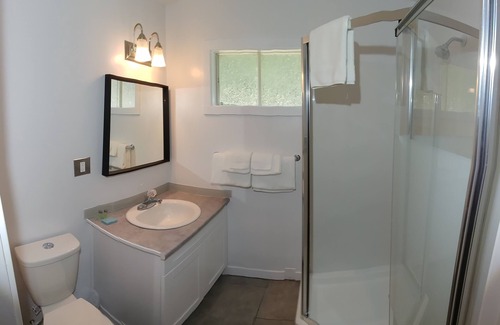 Canoe Hotel | Motel Happy Salmon