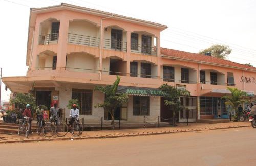 Masindi Bed & Breakfast | Motel Tuku Masindi