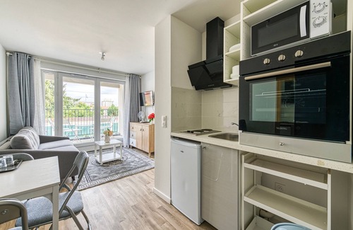 Bondy Apartment | Moulin à Vent A14 - Appt pour 4 avec balcon