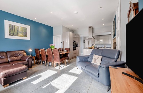 Newcastle-upon-Tyne House | Mount Cottage - Four Bedroom House, Sleeps 8
