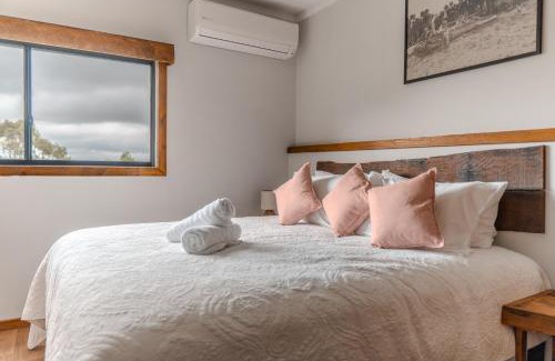 Mount Mee Cabin | Mount Mee Country Lodge