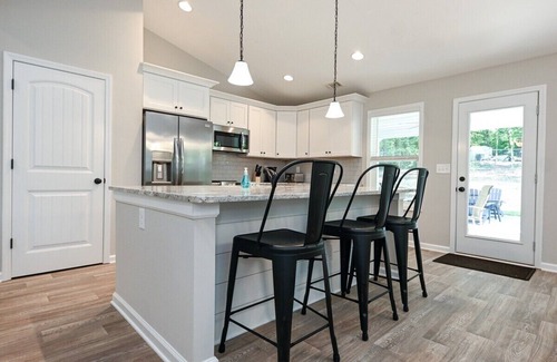 Commerce House | Mount Olive Cottage Close to Commerce Shopping