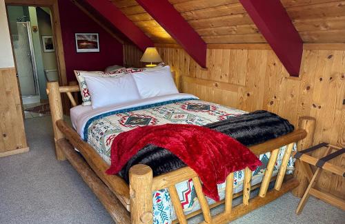 La Sal Bed & Breakfast | Mount Peale Country Inn