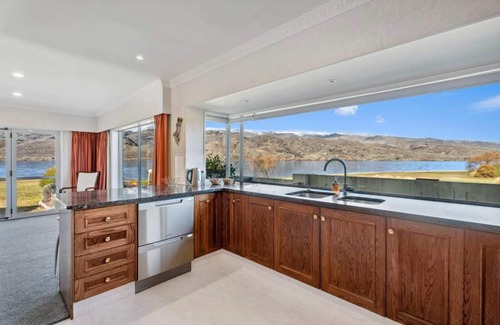 Lowburn House | Mount Pisa Lake View