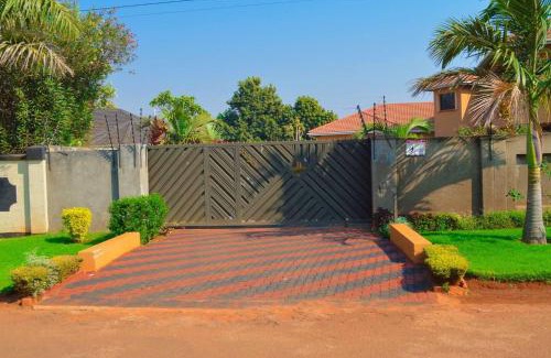 Mazowe Villa | Mount Pleasant - Luxurious 4-Bed Villa