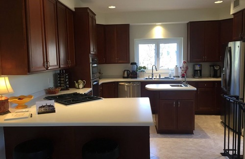 Mount Vernon House | Mount Vernon riverfront 5kSF house w/10 beds, 5.5 baths, 6 bedrooms, 30 day min.