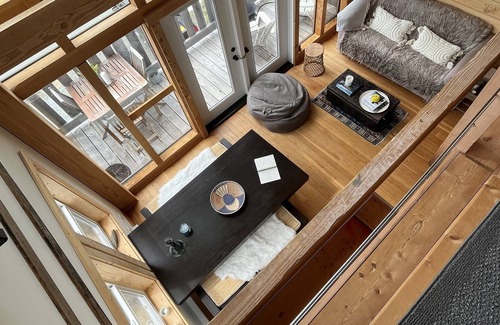 Comox Ski Chalet | Mount Washington Chalet sleeps 4-7 directly on the mountain