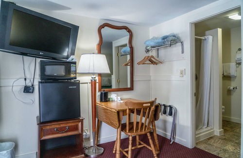 Center Ossipee Hotel | Mount Whittier Motel
