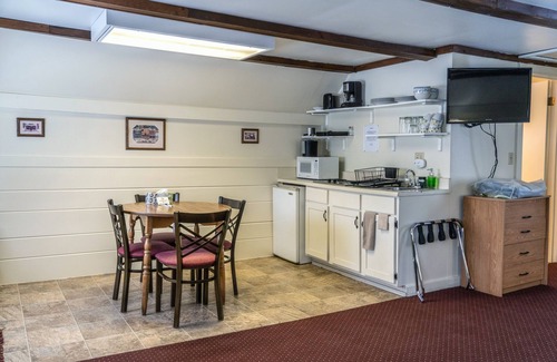 Center Ossipee Hotel | Mount Whittier Motel