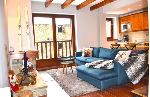 Alt Aneu Apartment | Mountain apartment with fireplace