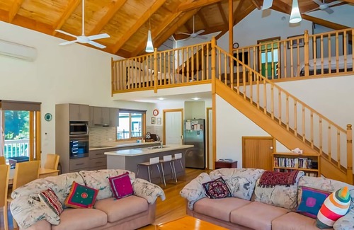 Marysville House | MOUNTAIN ASH LODGE set amongst the trees