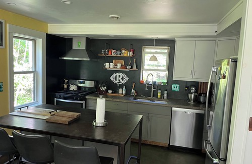 Montpelier House | Mountain biker/Hiker paradise. dog friendly. 10 minutes to downtown Montpelier