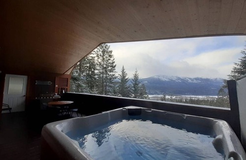 Golden House | Mountain Cabin Retreat with a Hot Tub in Golden, British Columbia