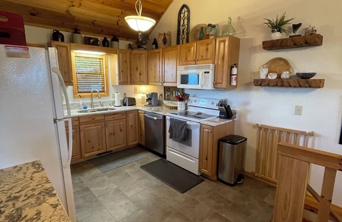 Purlear House | Mountain Cabin with sunset VIEWs for Miles! Close to Boone and Blowing Rock
