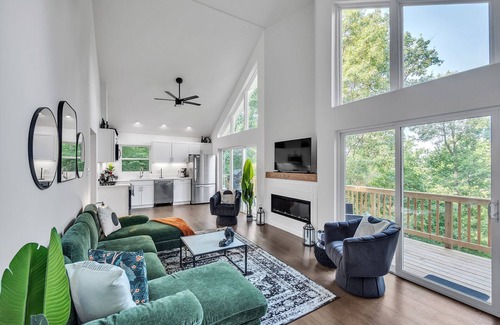 Millville House | Mountain Chic Retreat-Harpers Ferry, the AT, Wine country w/Lake Beach passes!