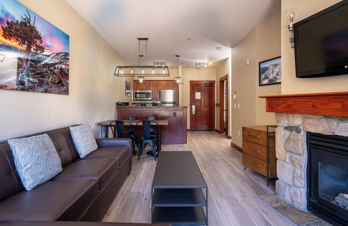 Olympic Valley Condo | Mountain Facing Ski-In/Ski-Out Top Floor 1 Bedroom Condo