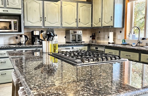 Cedar Ridge House | Mountain Getaway, just 6 miles away from town!