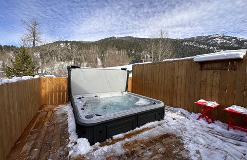Blairmore House | Mountain getaway w/hot tub & heated garage