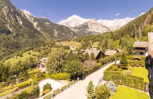 Pallusieux Apartment | MOUNTAIN HOLIDAYS Roomy & Comfy Panoramic Apt x5